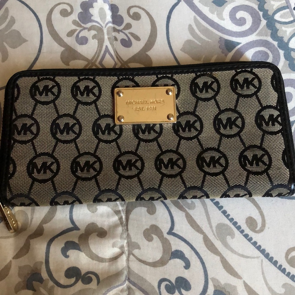 Michael kors wallet